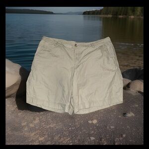 Columbia Tan Bermuda Shorts Lightweight Summer Wear 174